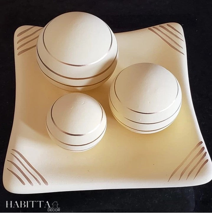 Centro Mesa de Cerâmica Decorativo com 3 Bolas de Enfeite - Fruteira, Barca e Garrafa