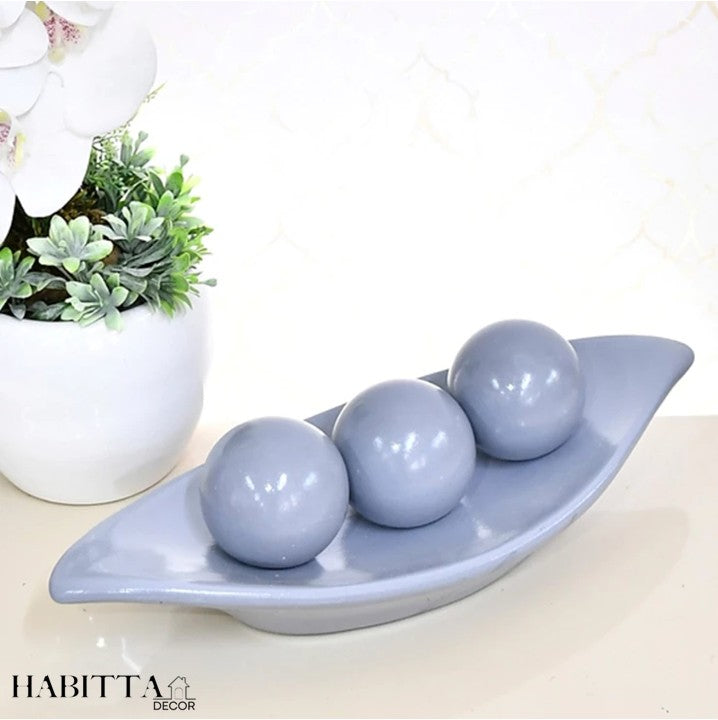 Centro Mesa de Cerâmica Decorativo com 3 Bolas de Enfeite - Fruteira, Barca e Garrafa