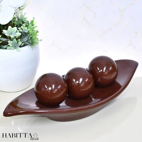 Centro Mesa de Cerâmica Decorativo com 3 Bolas de Enfeite - Fruteira, Barca e Garrafa