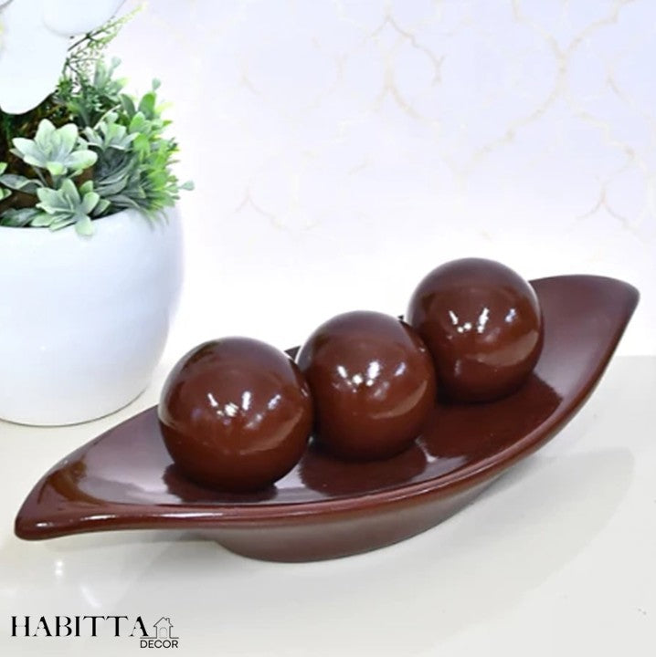 Centro Mesa de Cerâmica Decorativo com 3 Bolas de Enfeite - Fruteira, Barca e Garrafa