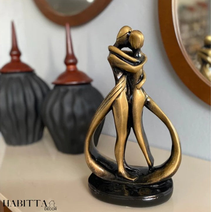 Estatueta Casal Abraçando - Dourado Envelhecido