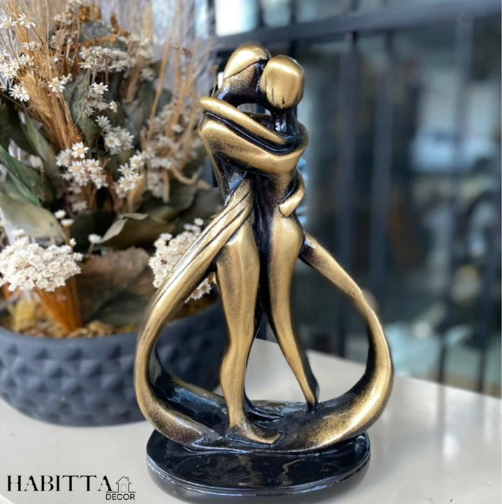 Estatueta Casal Abraçando - Dourado Envelhecido