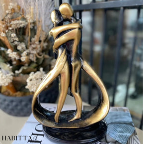 Estatueta Casal Abraçando - Dourado Envelhecido