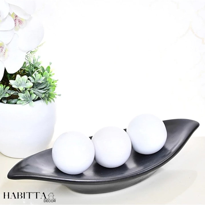 Centro Mesa de Cerâmica Decorativo com 3 Bolas de Enfeite - Fruteira, Barca e Garrafa