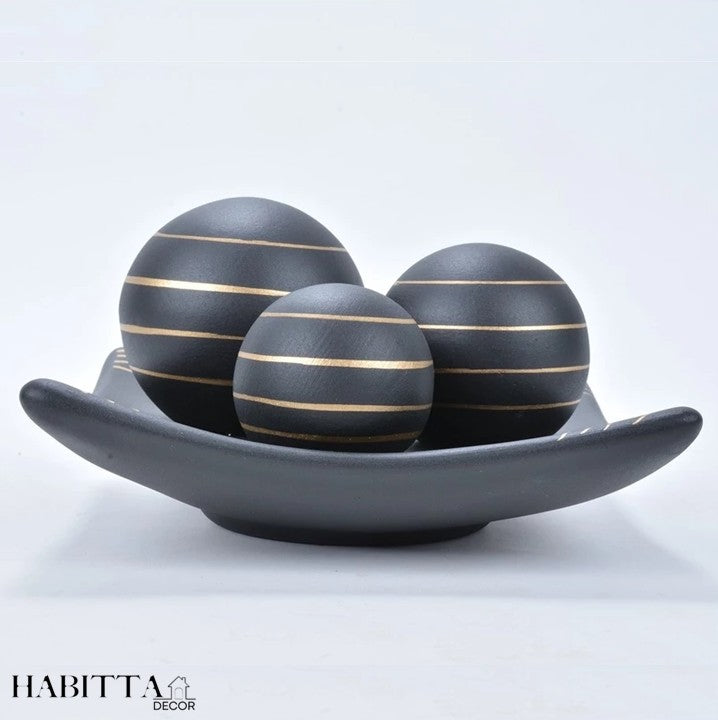 Centro Mesa de Cerâmica Decorativo com 3 Bolas de Enfeite - Fruteira, Barca e Garrafa