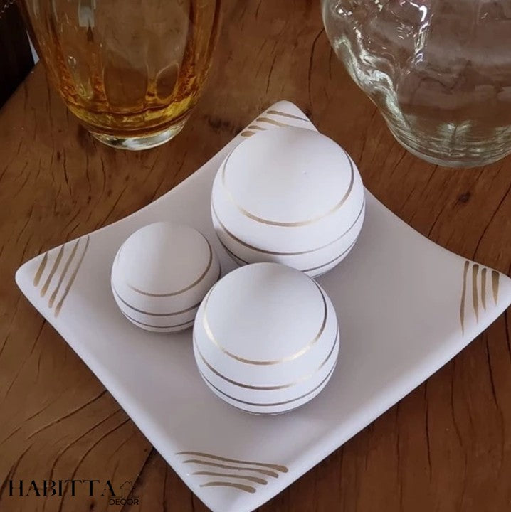 Centro Mesa de Cerâmica Decorativo com 3 Bolas de Enfeite - Fruteira, Barca e Garrafa