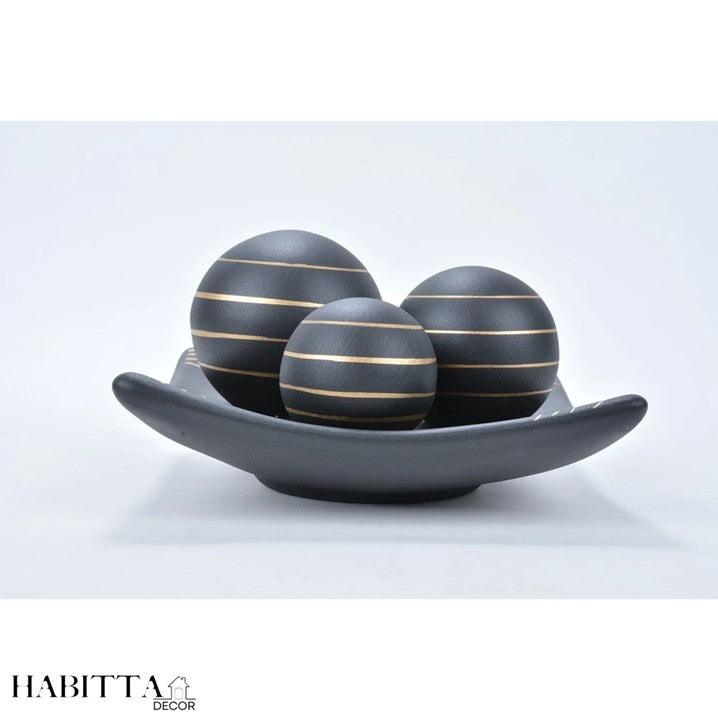 Centro Mesa de Cerâmica Decorativo com 3 Bolas de Enfeite - Fruteira, Barca e Garrafa
